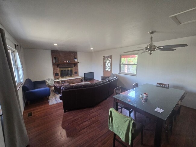 Building Photo - Rooms for Rent in Home Near SUU