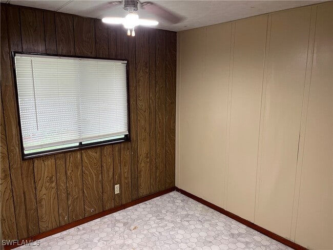 Building Photo - 2035-2035 Seagrape Ct