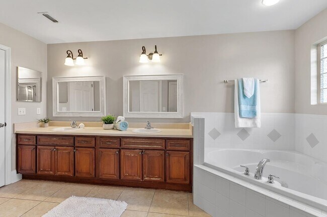 Building Photo - 2602 Fenwood Ct