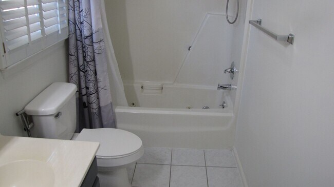 Building Photo - Well-kept 3 bedroom 2 1/2 bath home in the heart of Clemmons