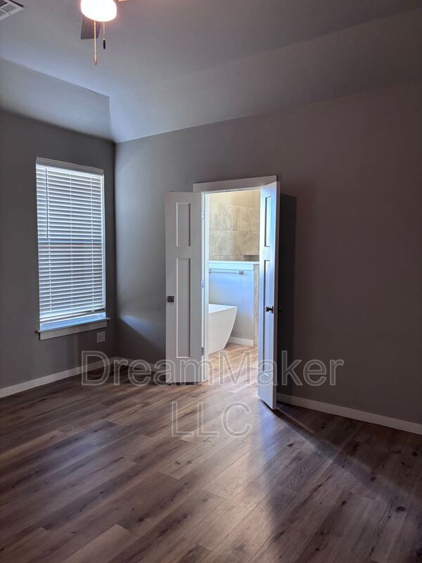 Building Photo - 3035 SE 34th St