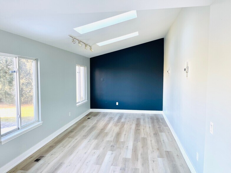 Building Photo - 21226 W Chastworth Ln