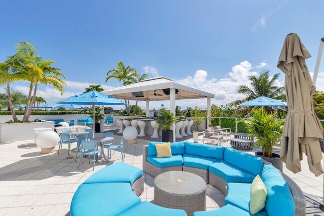 Building Photo - 236 SE 5th Ave