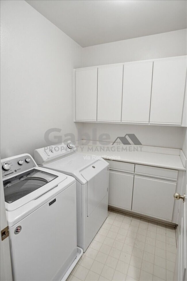 Building Photo - 26925 Carmelita Dr