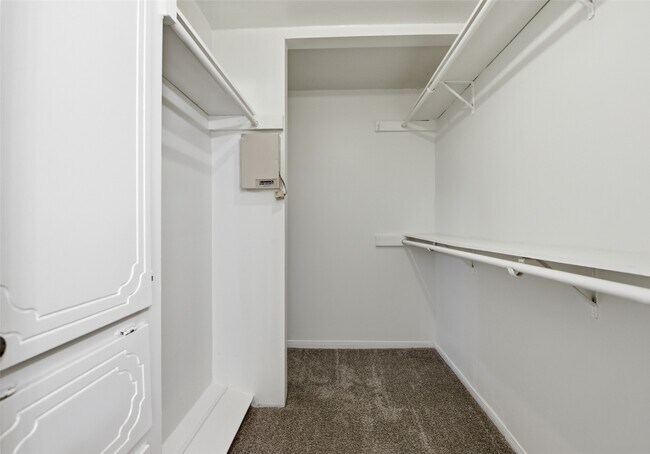 Building Photo - 2115 Oak Shores Dr