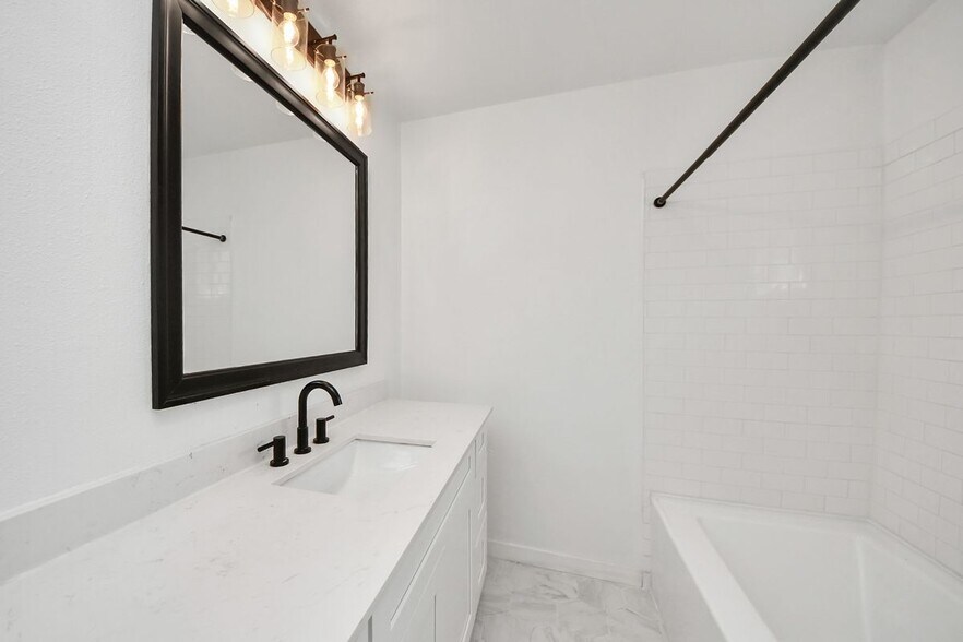 Building Photo - 4519 Reynaldo Dr