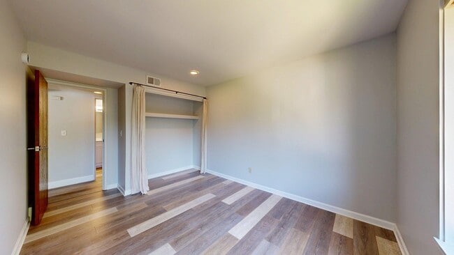 Building Photo - 2108 Pauline Blvd