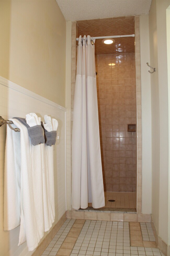 Building Photo - 5038 Alta Vista Ave