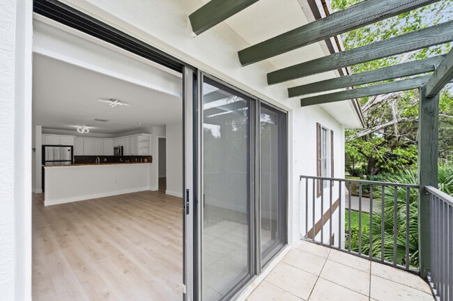 Building Photo - 2691 Albatross Rd N