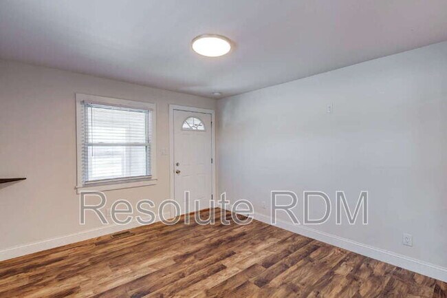 Building Photo - 1622 E Raymond St