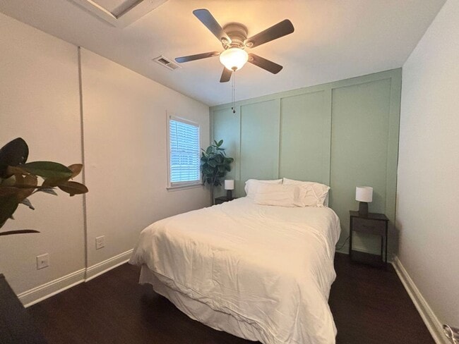 Building Photo - Available July 9th. FULLY FURNISHED 3 BR i...