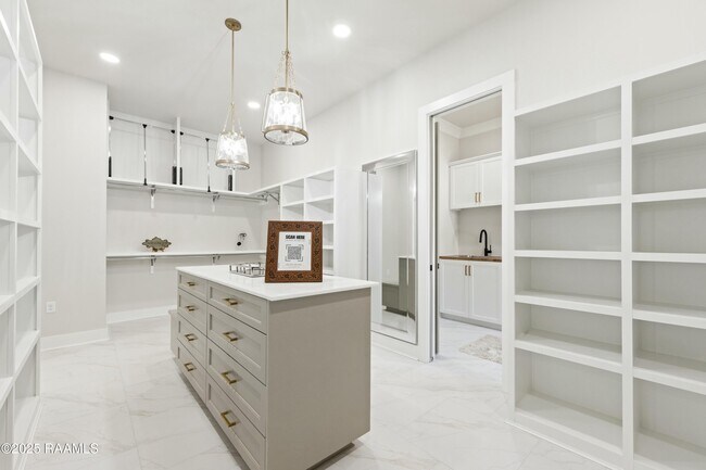 Building Photo - 109 Trailing Oaks Dr