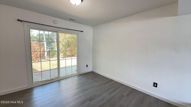 Building Photo - 400 Myrtlewood Cir