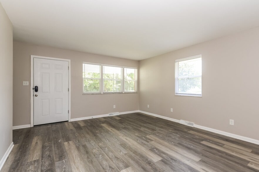 Building Photo - 2403 Falmouth Ave