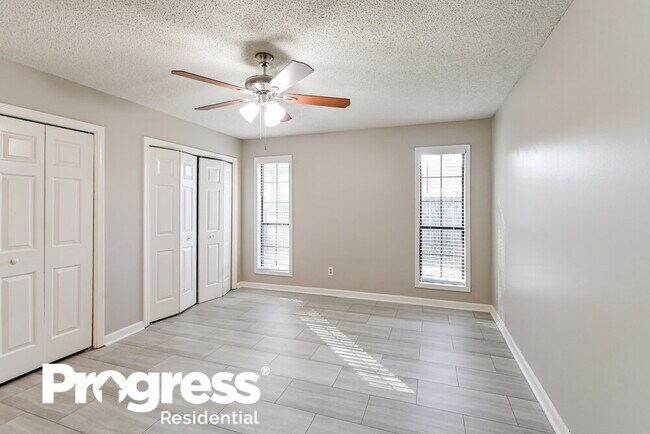 Building Photo - 7201 Skidmore Cove