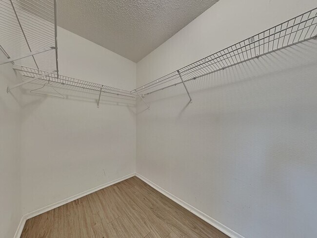 Building Photo - 774 Burlwood St