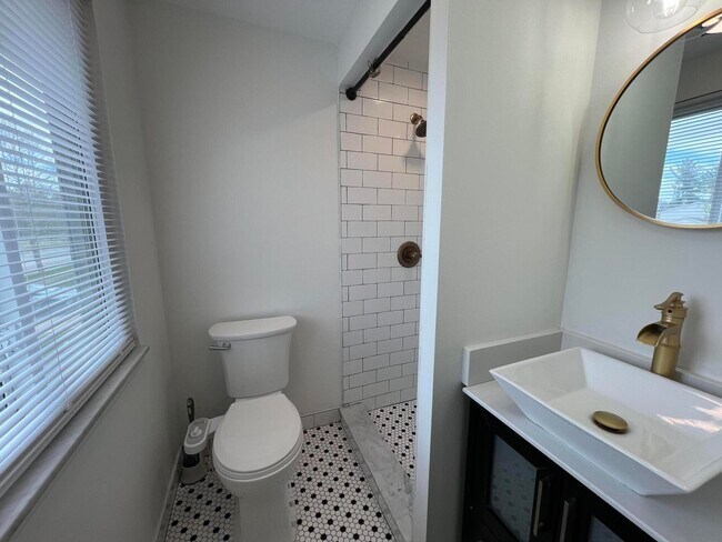 Building Photo - 4033 Ramblewood Dr