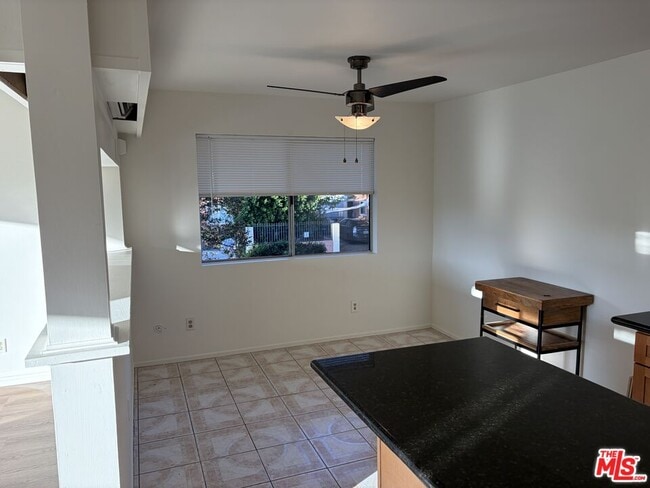 Building Photo - 5827 Tujunga Ave