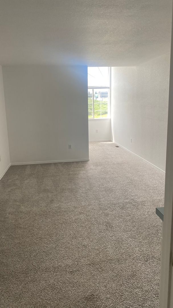 Building Photo - Desirable Milton Home!