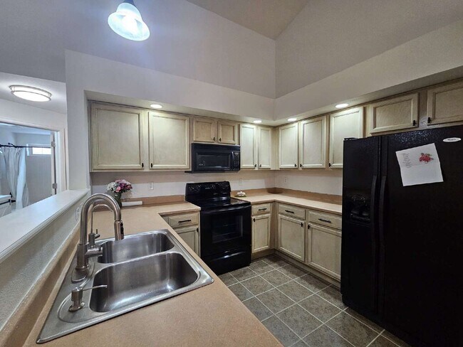 Building Photo - 18721 E Water Dr