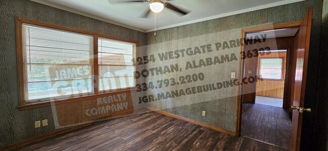 Building Photo - 2004 Roebuck St