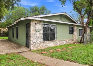 Building Photo - Updated 2 Bedroom Home with Bonus Room and Covered Patio