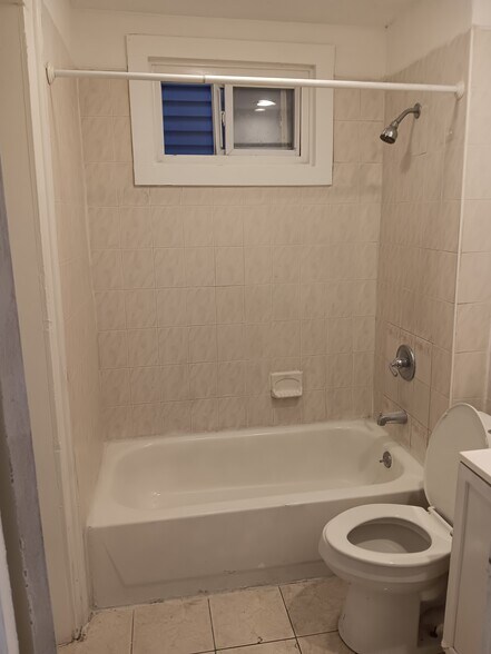 Building Photo - 51 Lincoln Pl