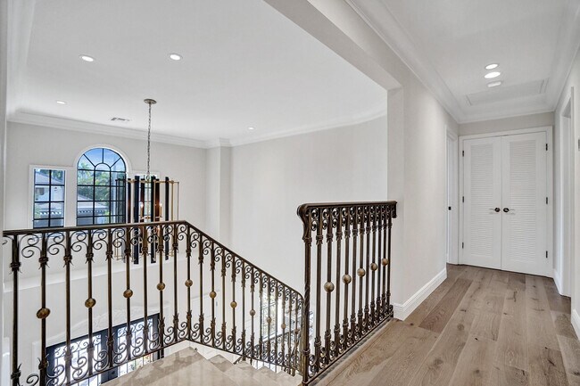 Building Photo - 73 Nurmi Dr