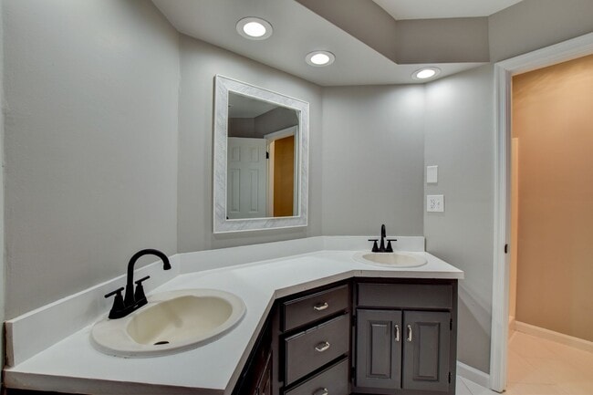 Building Photo - 740 S Lake Cir