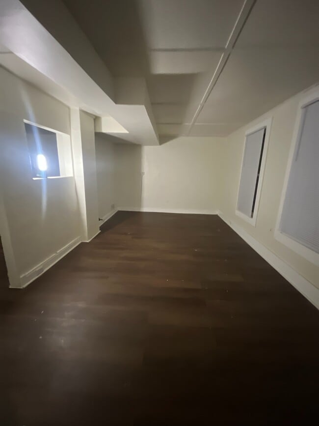 Building Photo - 104 Lake St