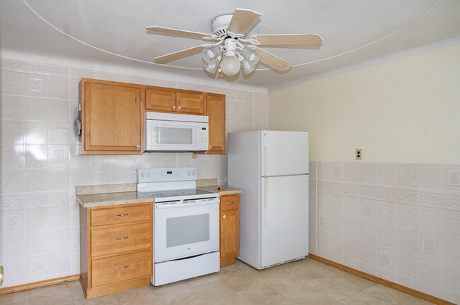 Building Photo - 950. AMERICA REALTY PA LIC LONG TERM RENTALS