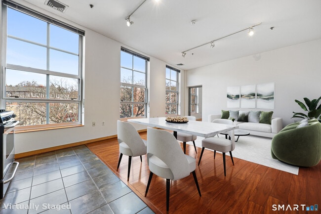 Building Photo - 10 Ann St