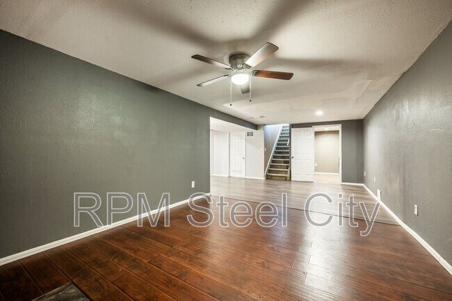 Building Photo - 4645 Ridge Dr