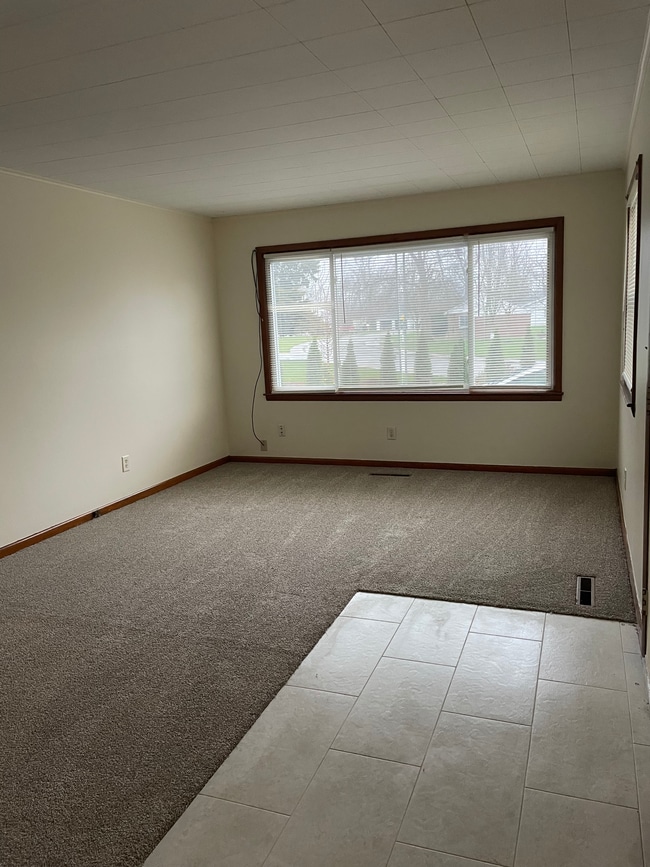 Building Photo - 156 S Chester St