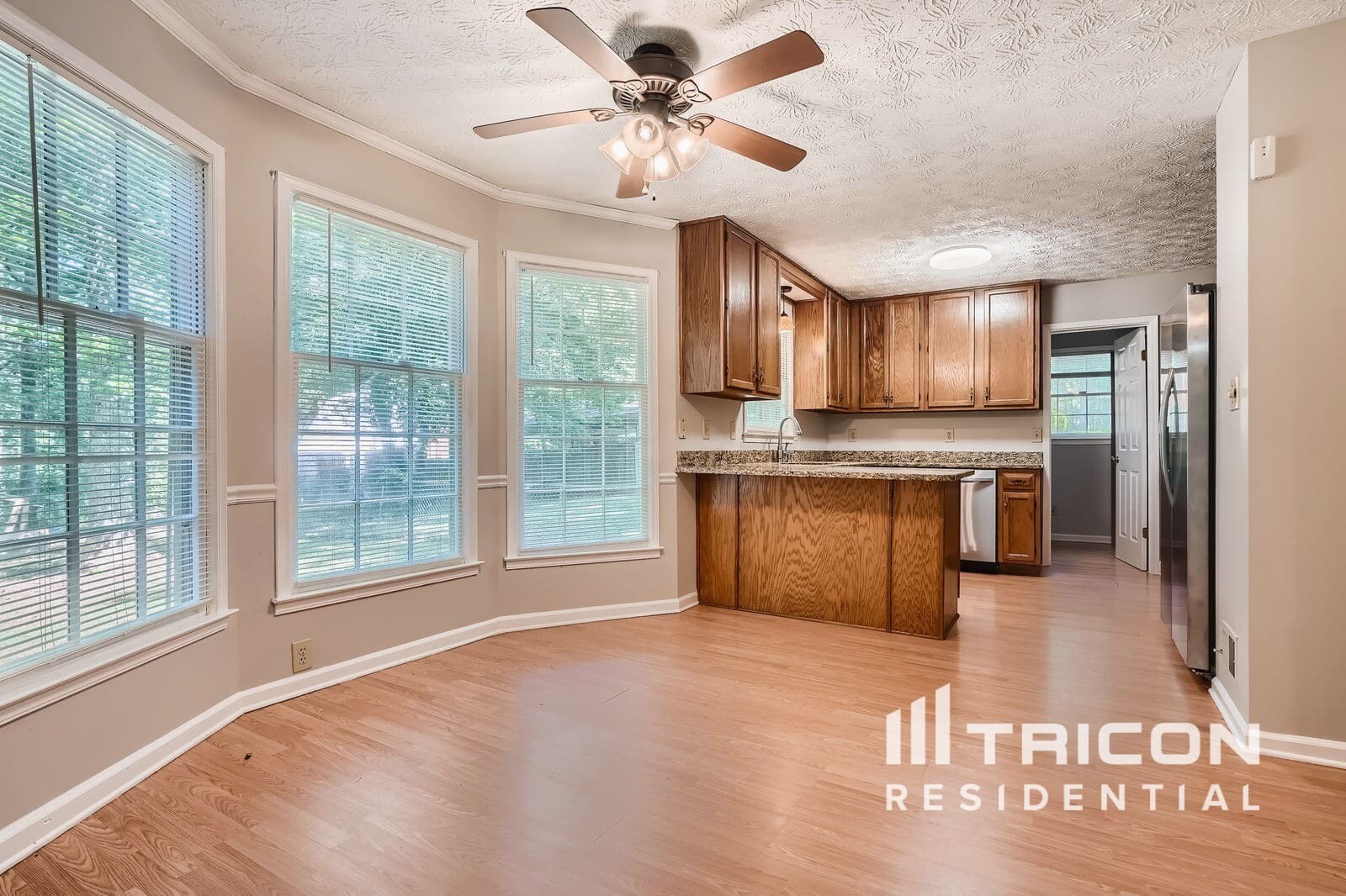 Building Photo - 305 Woodsong Dr