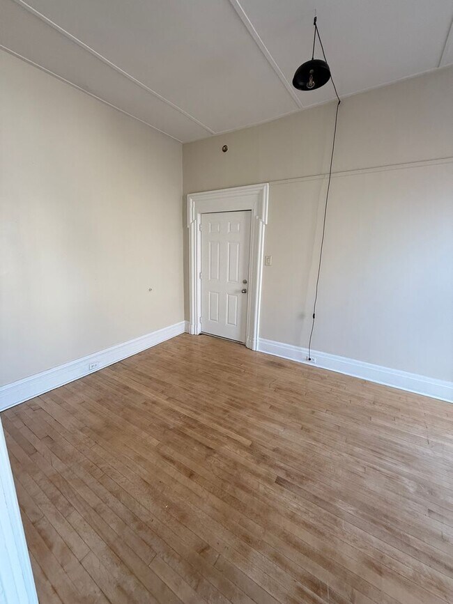 Building Photo - 32 W High St