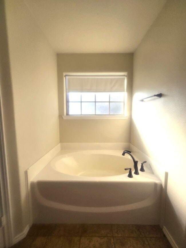 Building Photo - Beautiful 3/2/2 in Frenship ISD