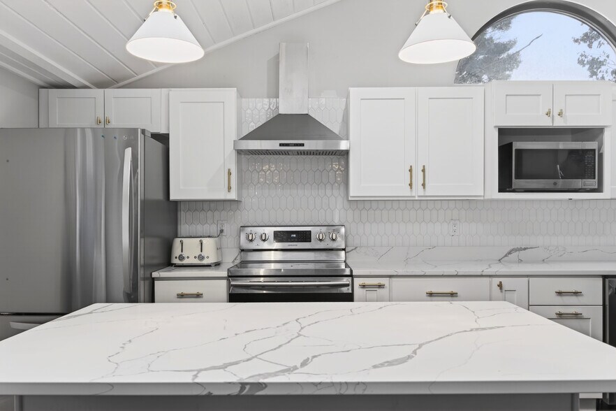 Building Photo - 80 Algonquin Dr