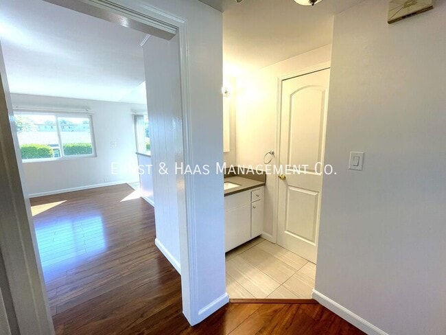 Building Photo - 3211 E Wilton St