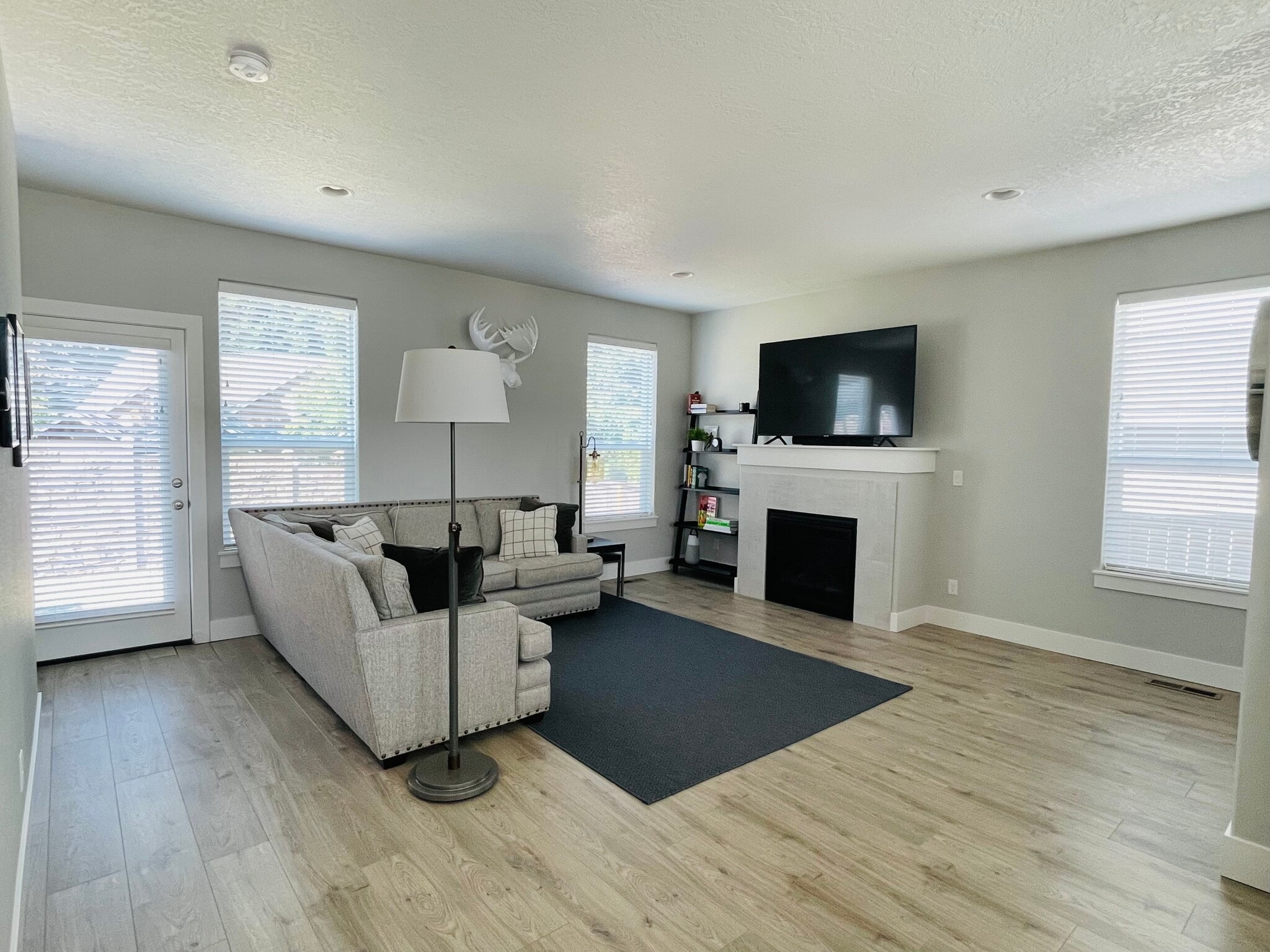 Building Photo - 5675 Boundary Dr S