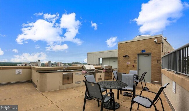 Building Photo - 5750 Bou Ave