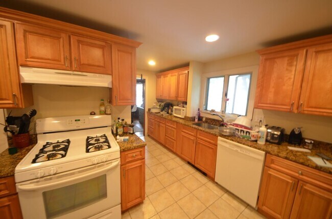 Building Photo - Very nice 3 bed 1 bath in Brighton.... SEPT 1ST MOVE IN
