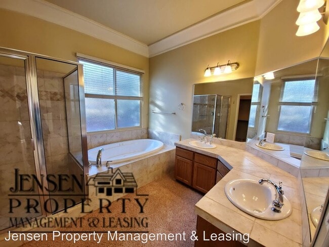 Building Photo - 3 br, 2 bath House - 1637 North Sage Drive