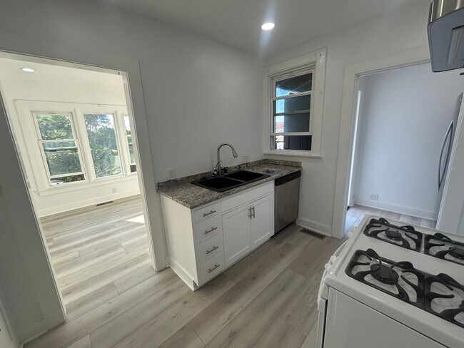 Building Photo - 217 N Bel Aire Dr