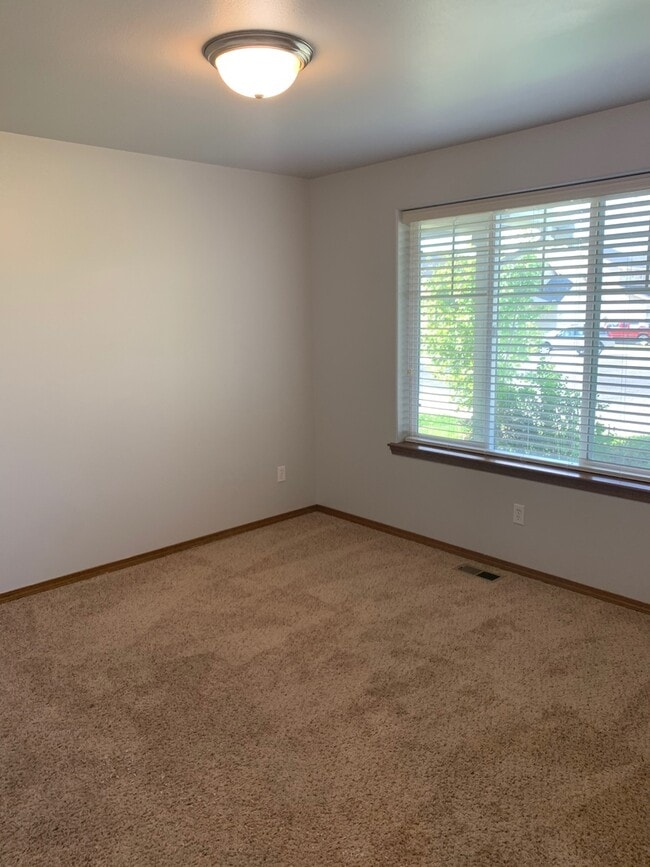 Building Photo - Spacious 4 Bed 2 Bath Home in Ellensburg