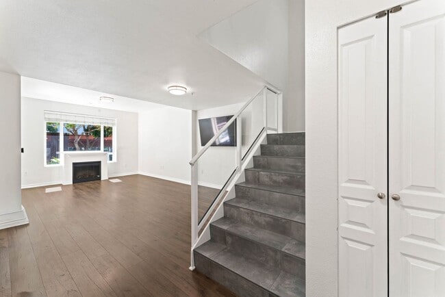 Building Photo - San Diego- Downtown- La Vita – Little Italy Condo- Split Level Style Move-In Special