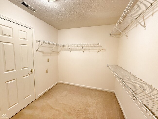 Building Photo - 878 Woodgate Ln