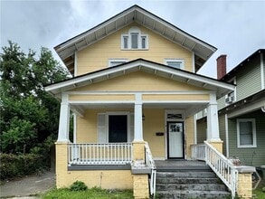 Building Photo - 613 E 38th St