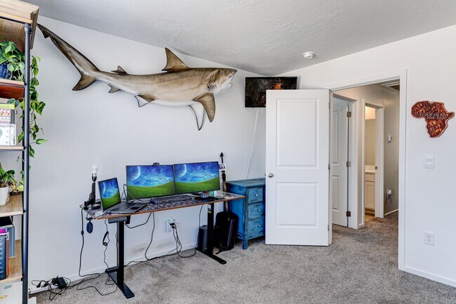 Building Photo - 3 BEDROOM Long Valley Townhome with all the Amenities