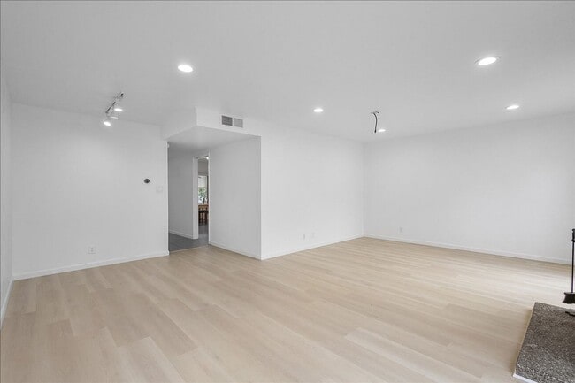 Building Photo - 1141 Verdemar Dr